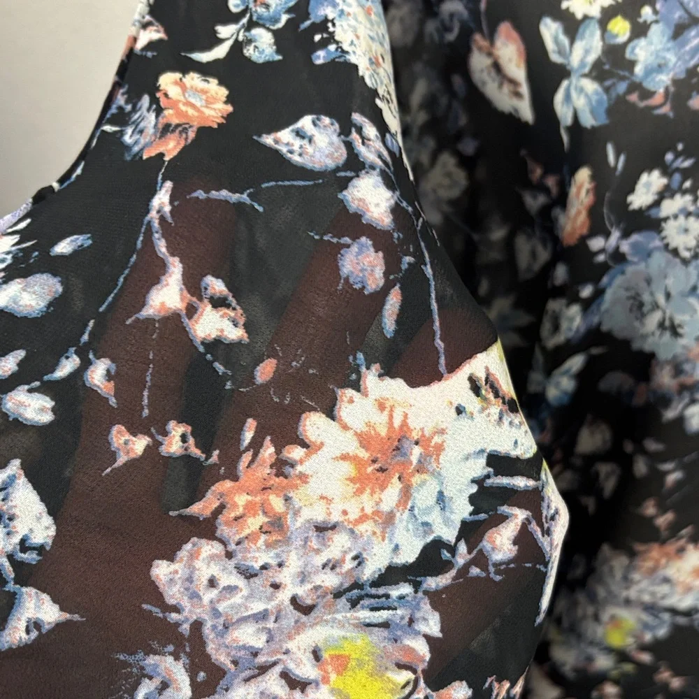 728 Carmen Marc Valvo Black and Blue Floral Blouse. SzS - Picture 8 of 8